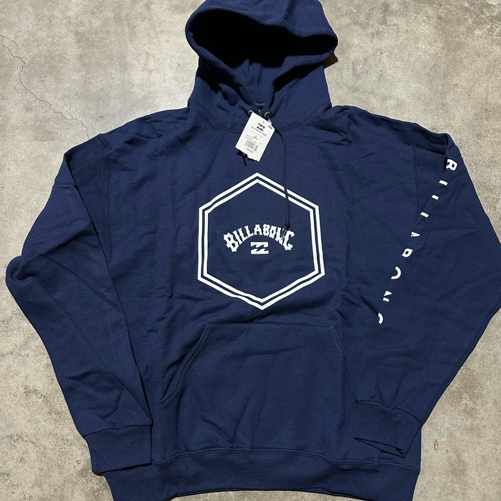 NWT Billabong Mens Pullover Hoodie Navy Blue Graphic Spell out White